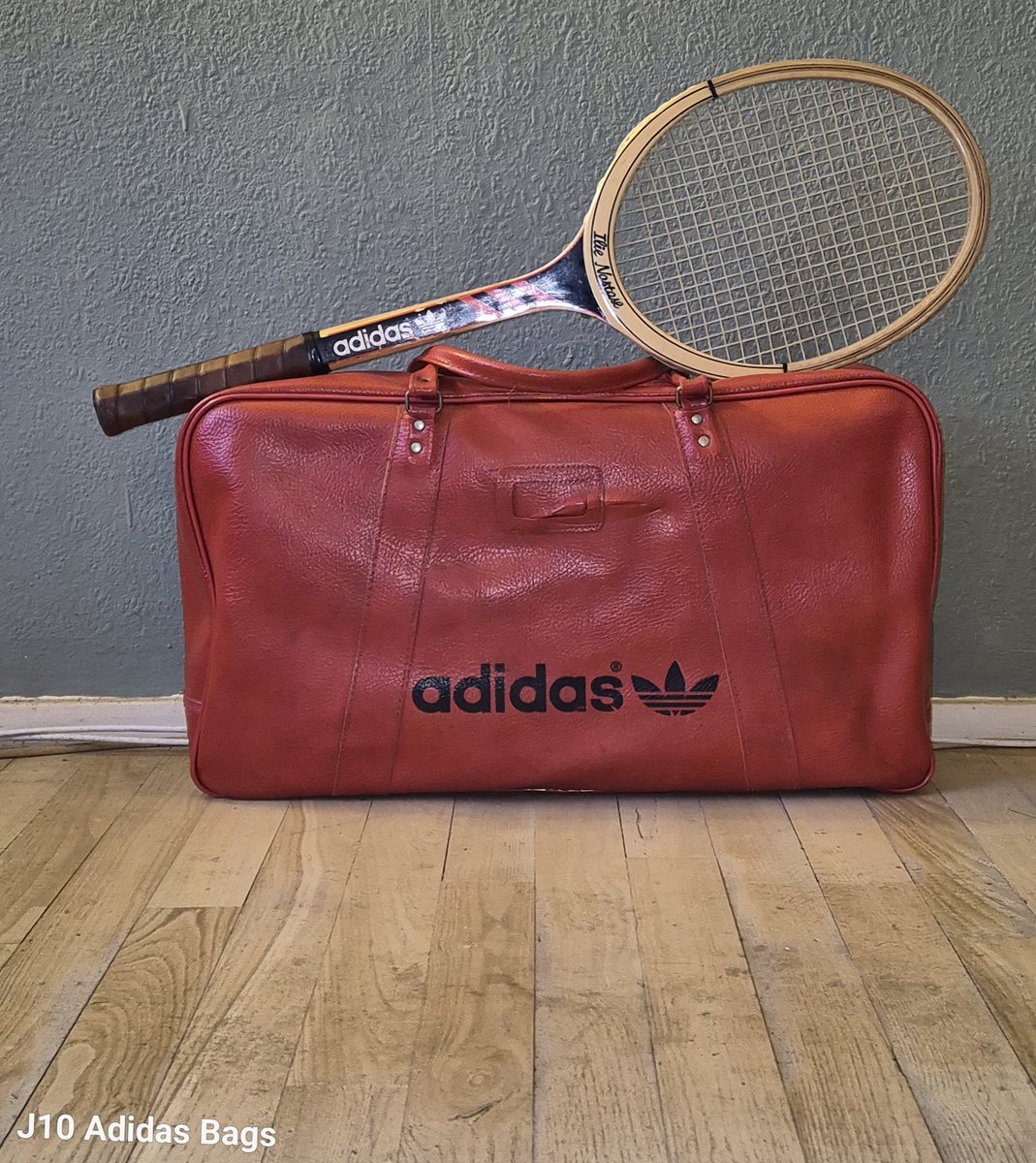 ...first present I got from my husband for 'Sinterklaas' 

#adidas #trefoil #adidasbag #vintage #lovebags #retrobags  #vintagebags #collectable