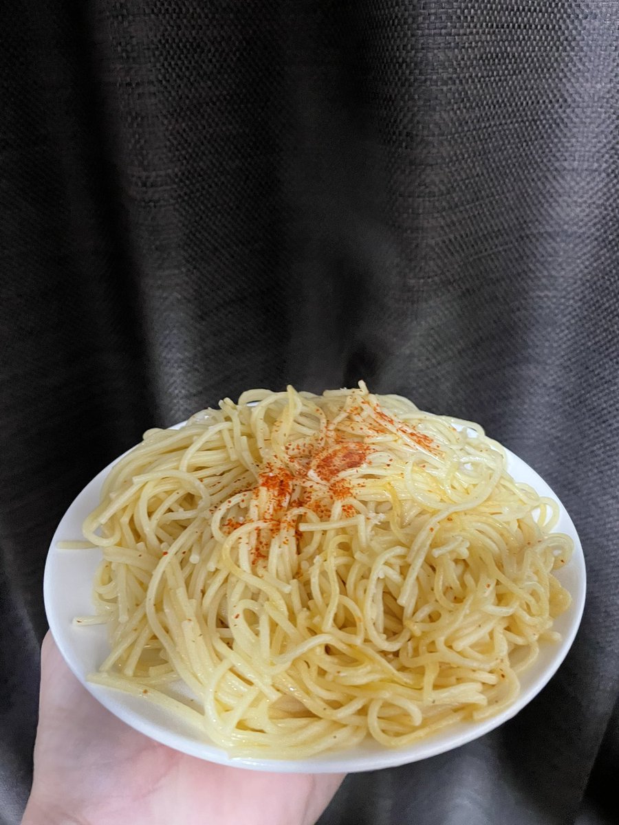 Day3 ー 地獄ペペロンチーノ

塩を加えた湯でパスタを表記より1分少なく茹で、茹で汁を取る。フライパンに米油大さじ2、にんにく小さじ1、一味少々を入れ弱火で炒め香りを出す。茹で汁大さじ2を加え乳化し、パスタを絡め塩で調整。皿に盛り一味と、好みで米油を振る。

※Day2は幻へ

#パスタ #日記