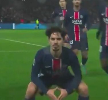 GregPauleta's tweet photo. Vitinha bientôt Hokage #PSGOL #psglyon #PSG #vitinha https://t.co/0GEEKxl1Ad