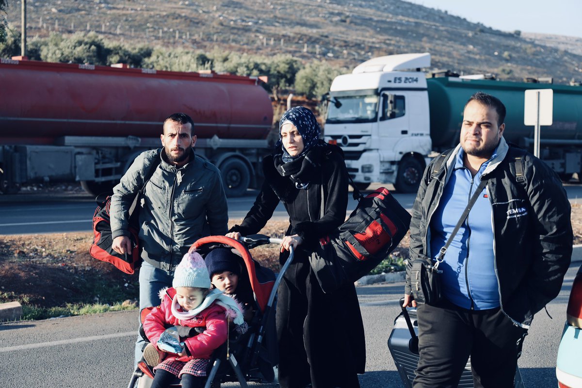 2013-2015 yıllarında, Suriye iç savaşından kaçan insanların acılarına, korkularına ve yaşama dair tüm umutlarını yitirişlerine sıfır noktasında şahit oldum. O anlar sadece bir gözlemci olarak değil, bir fotoğrafçı ve insan olarak da ruhumu derinden etkiledi. Yaşanan trajedi,