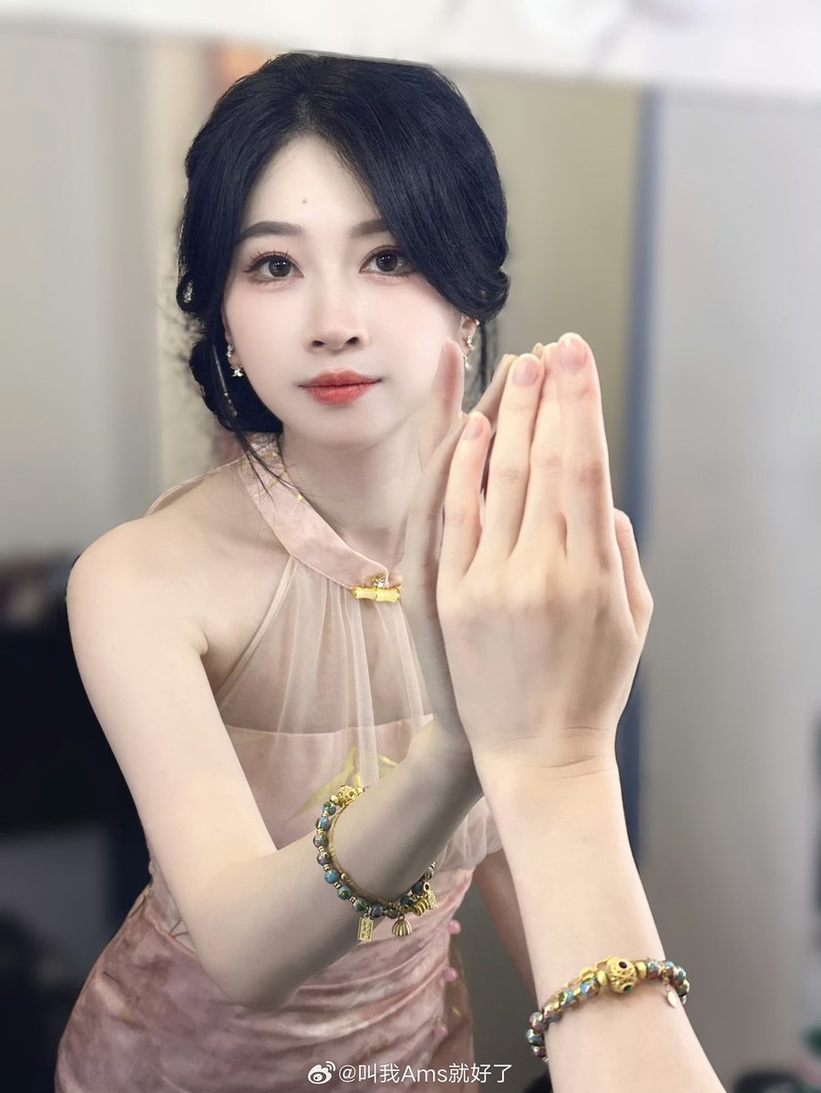 Ams成熟御姐的样子太榨了，一定是那种喜欢打屁股和语言羞辱的那种，真想揪着她的头发爆操她的小嘴，然后再直接插进逼里，射满她的子宫，让她带着一肚子的精液回家，操到求饶

#鸡巴套子 #肉便器  #性奴  #羞辱 #骚穴 #意淫 #淫荡 #精液 #婊子 #母狗 #御姐 #ams #内射 #受孕奴 #中出 #口爆 #怀孕 #绿帽 https://t.co/vdJEFe4yNg