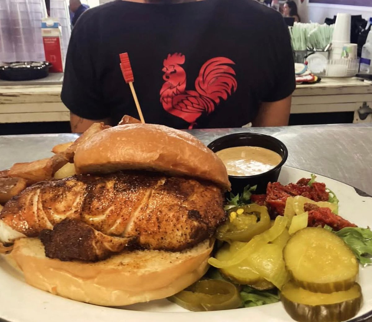 Sneak Peak > a new Diners, Drive-ins and Dives airs January 2025 buff.ly/41TDfVh it's The Rooster Food+Drink in Naples, FL so you'll have a little bit of time get there before it airs