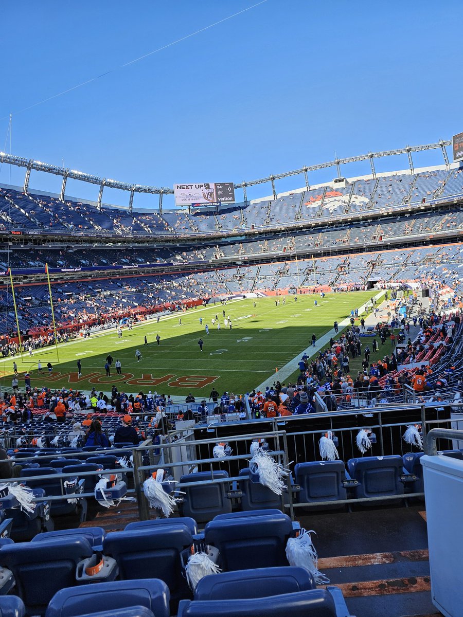 KeithBanks85's tweet photo. Back in 129. #BroncosCountry https://t.co/yLxWE1ciFZ