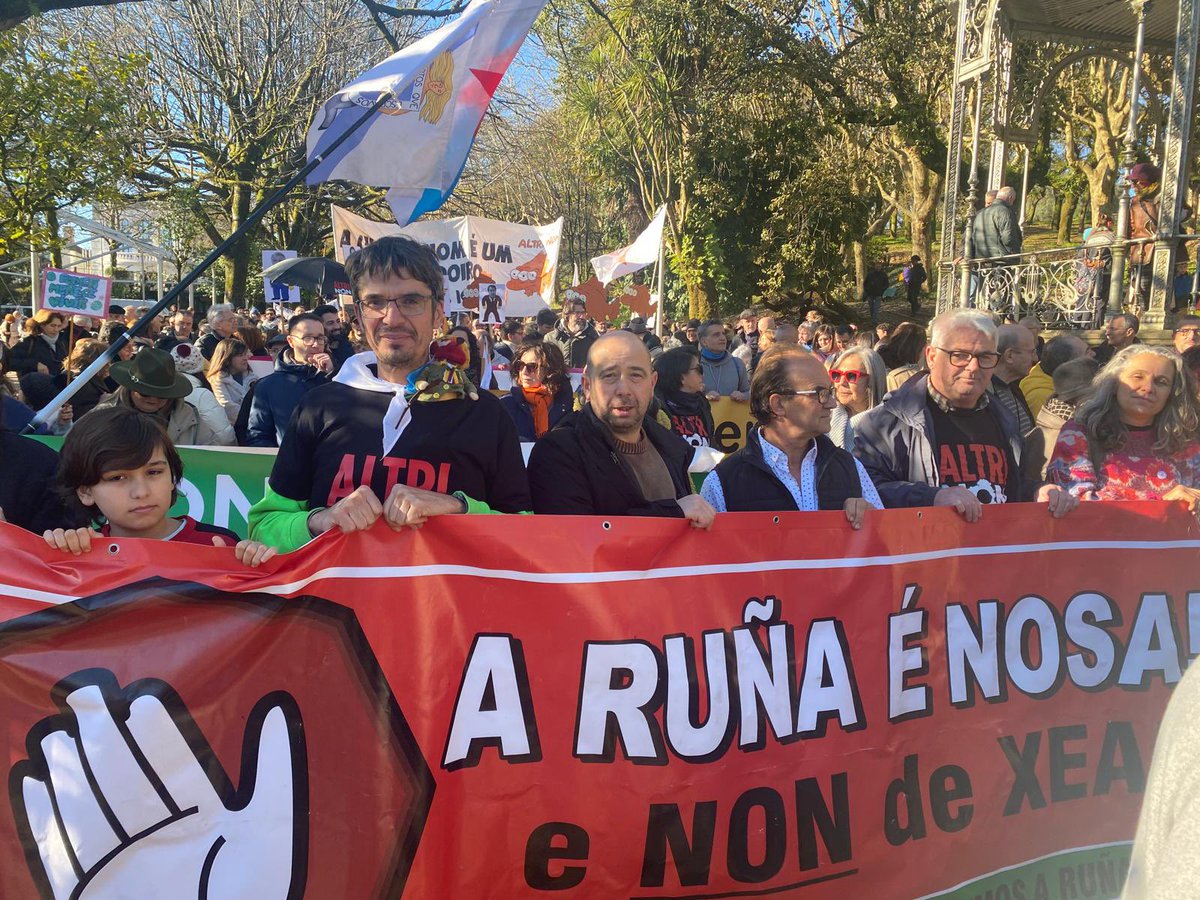 bngboiro's tweet photo. Hoxe vivimos un día para o recordo, un día de Dignidade Nacional. Desde o @bngboiro @obloque queremos agradecer a toda a veciñanza do noso Concello que hoxe, xunto a miles de galegas e galegos, berrou, alto e claro #AltriNon 
#GalizaenLoita https://t.co/iifbQjqG9t