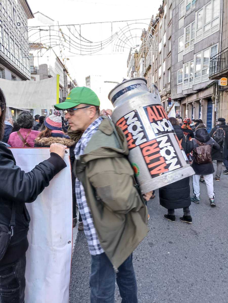 bngboiro's tweet photo. Hoxe vivimos un día para o recordo, un día de Dignidade Nacional. Desde o @bngboiro @obloque queremos agradecer a toda a veciñanza do noso Concello que hoxe, xunto a miles de galegas e galegos, berrou, alto e claro #AltriNon 
#GalizaenLoita https://t.co/iifbQjqG9t