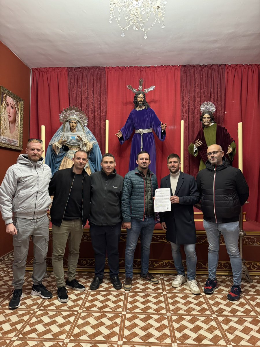 AmVeracruzCamp's tweet photo. ✨En el día de hoy hemos tenido el placer de visitar a nuestros hermanos del Consuelo de Sevilla. Que nos han recibido de esta maravillosa manera @ConsueloSevEste https://t.co/Ep1a84B6L3