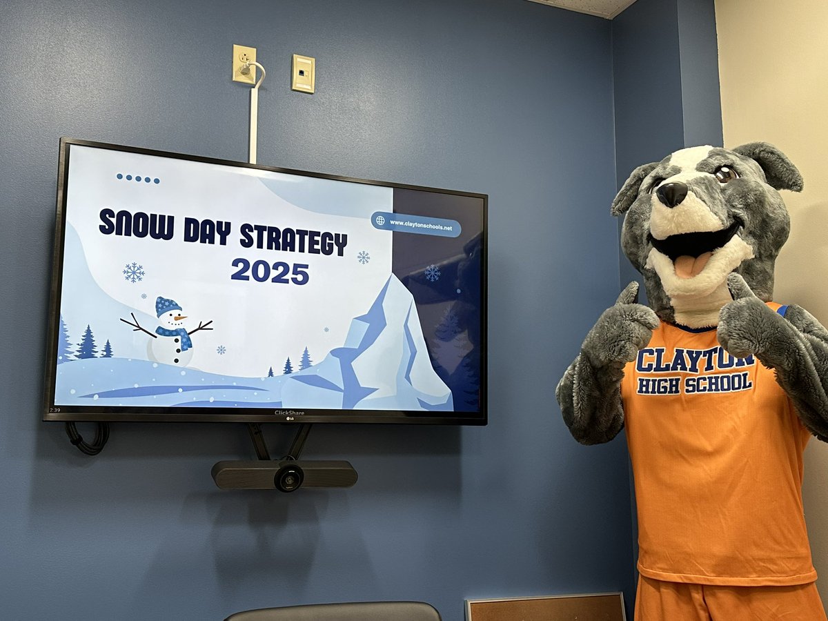 ClaytonSupt's tweet photo. Greyhound has been working really hard lately! Let’s have an amazing Monday and a snow free week before the holiday break! #claytonexperience https://t.co/43ldgHs2tU