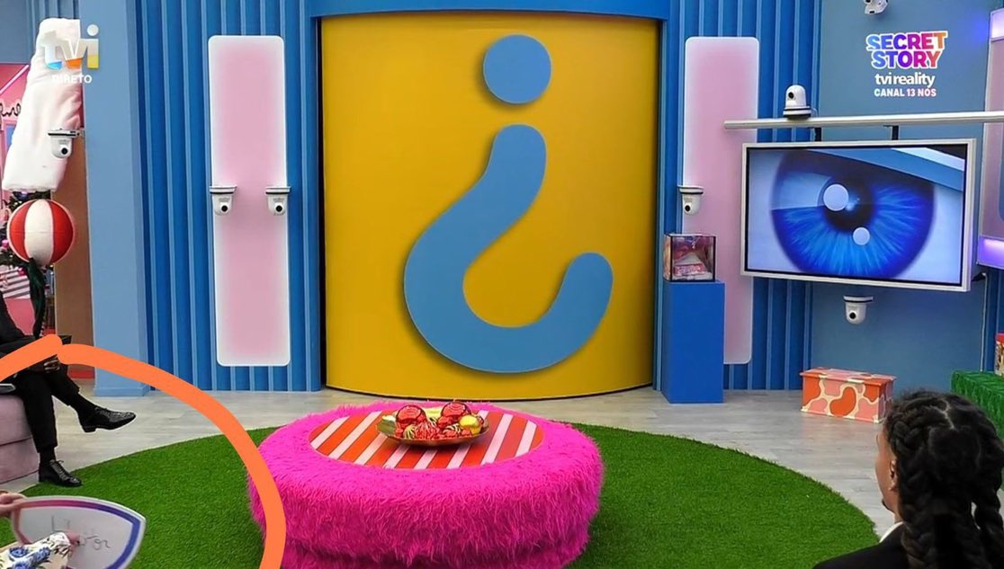 🚨Oh produção não tem vergonha de roubar à descarada?

A Margarida não pode disputar o passaporte, porque a Renata não virou ardósia e disse o nome da Margarida porque o João também disse!

Sejam sérios! 

🚨A RENATA ESCREVEU HEITOR🚨

#vergonhatvi 
#sstvi