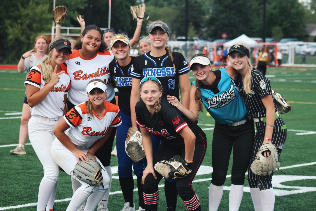 DDSBandEvents's tweet photo. We can’t wait to see 😀’s and all the 🥎 skills in 2025. Looking forward to a summer full of action and maximum exposure! This week we announce CONNECT Carolinas. #softballcamp #diamonddirectionevents https://t.co/yRkMnCq6vS