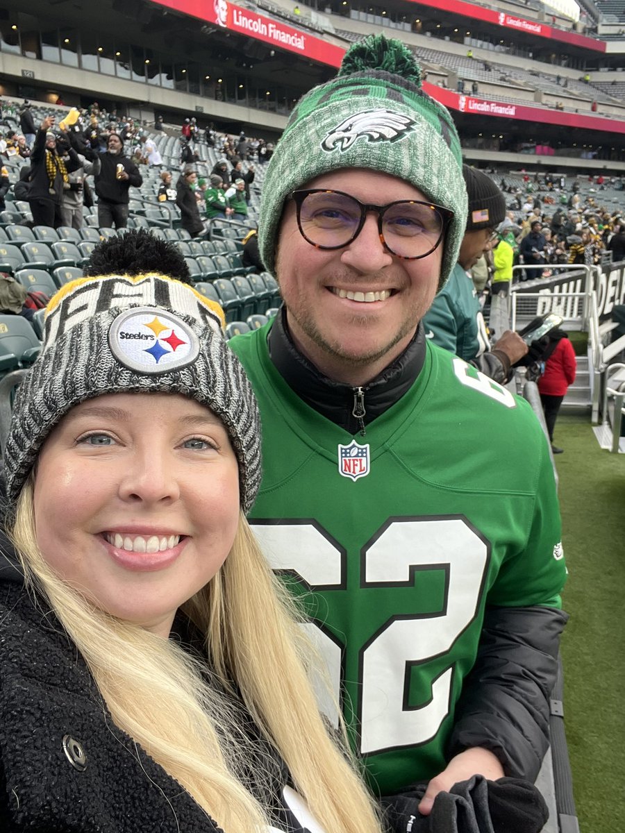 Melkel725's tweet photo. House divided #flyeaglesfly https://t.co/xjen1rBRI8