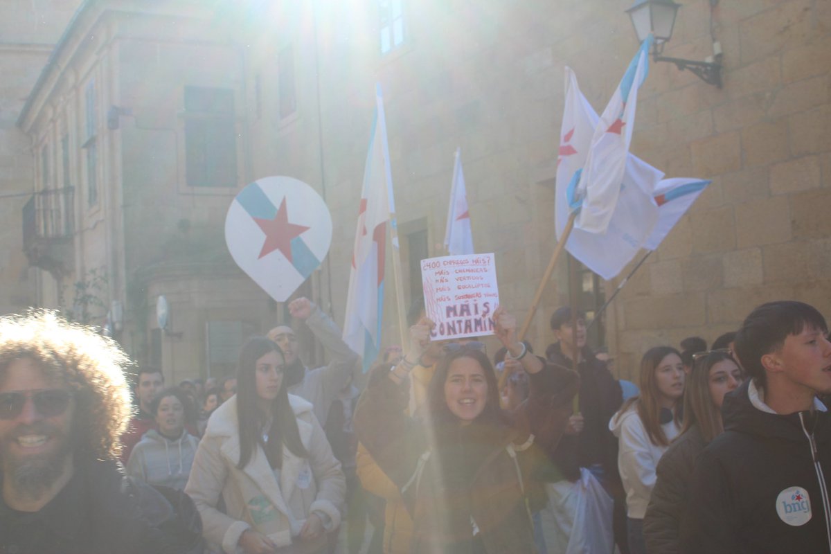 Uuxys's tweet photo. Fío de fotos que fixen hoxe en Compostela #AltriNON15D #AltriNon 
@UlloaViva https://t.co/hOOMg0SZTK