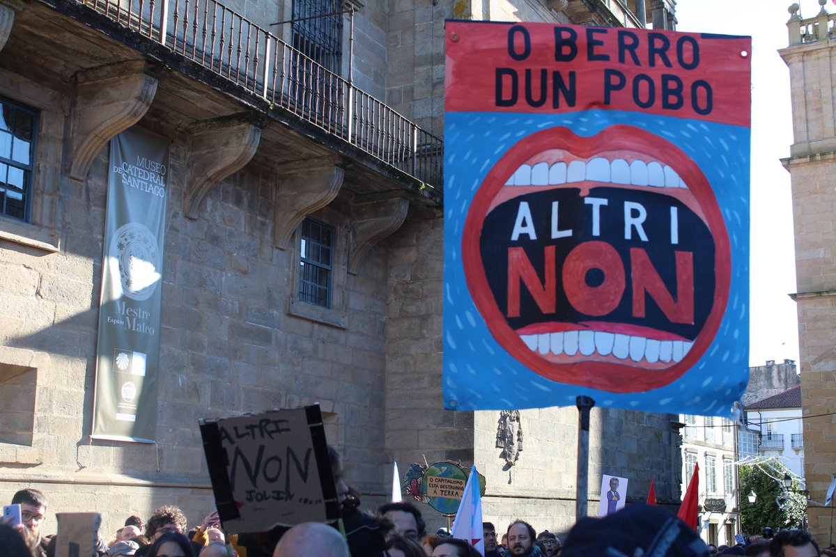 Uuxys's tweet photo. Fío de fotos que fixen hoxe en Compostela #AltriNON15D #AltriNon 
@UlloaViva https://t.co/hOOMg0SZTK
