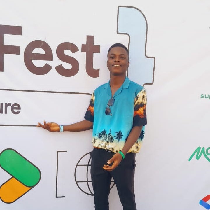 blessIngIdowuj's tweet photo. #DevfestAkure2024 was a blast💯🔥
I co-won a game round😌✌️(don't as me which one😂
Also got to meet @czarify , @Fidel_builds , @mazithesage , @Fidel_builds and @bytegen_dev https://t.co/zn4WX7Qd8h