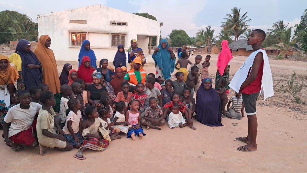 NaemiHeita's tweet photo. As #CycloneChido made landfall in #Mozambique, increased preparedness by @Red_Cross_Moz proved vital. 

Over 2,000 families received life-saving messages ahead of the cyclone, vulnerable families have received emergency supplies, and boats were prepositioned for search &amp; rescue. https://t.co/4xh6zoYfpA