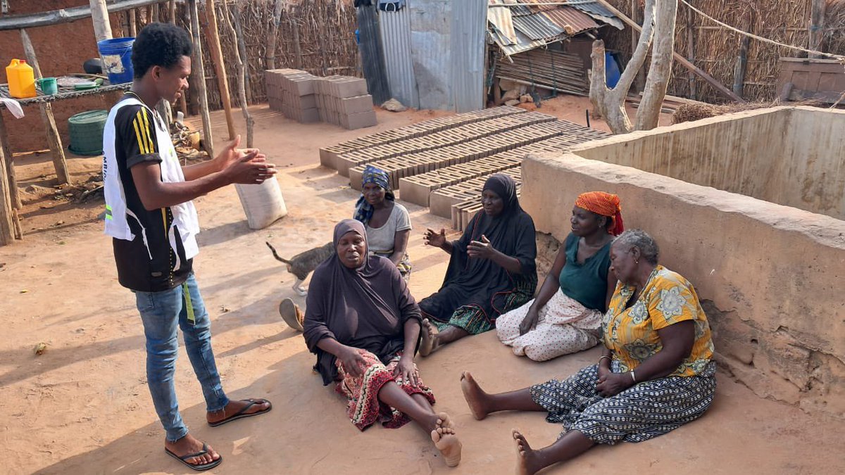NaemiHeita's tweet photo. As #CycloneChido made landfall in #Mozambique, increased preparedness by @Red_Cross_Moz proved vital. 

Over 2,000 families received life-saving messages ahead of the cyclone, vulnerable families have received emergency supplies, and boats were prepositioned for search &amp; rescue. https://t.co/4xh6zoYfpA
