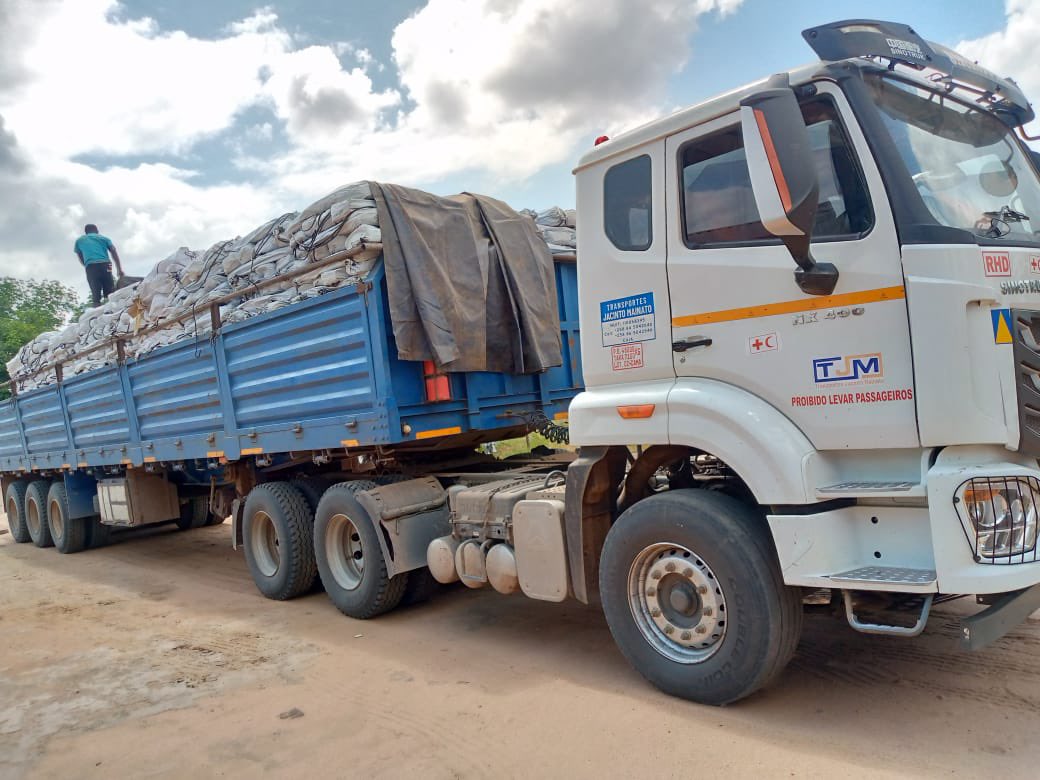 NaemiHeita's tweet photo. As #CycloneChido made landfall in #Mozambique, increased preparedness by @Red_Cross_Moz proved vital. 

Over 2,000 families received life-saving messages ahead of the cyclone, vulnerable families have received emergency supplies, and boats were prepositioned for search &amp; rescue. https://t.co/4xh6zoYfpA