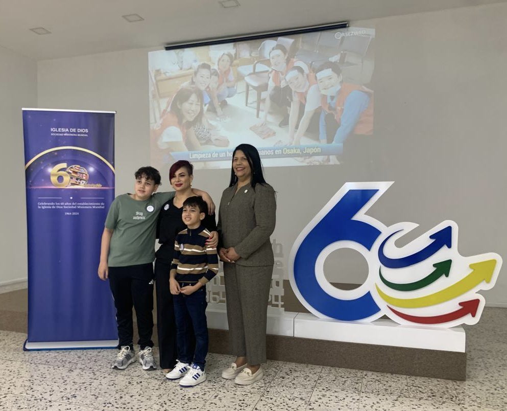 keylaReyna04's tweet photo. Gracias a Rosa Guzmán y la iglesia de Dios sociedad misionera mundial por la invitación que nos hiciera para tan importante acontecimiento de su 60 aniversario 

Una celebración cultural coreana de los estudios bíblicos 

#KeylaReyna🇩🇴
#CulturalCoreana https://t.co/6IXxe1lq7A