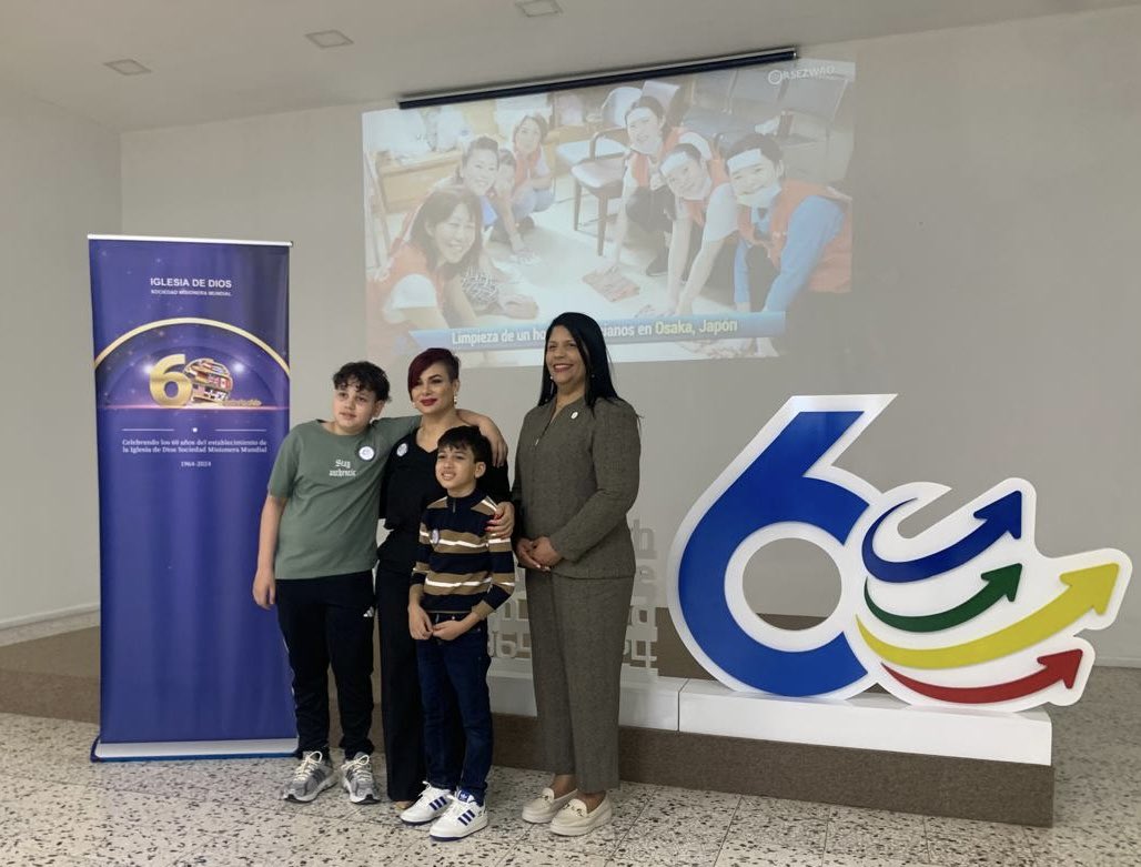 keylaReyna04's tweet photo. Gracias a Rosa Guzmán y la iglesia de Dios sociedad misionera mundial por la invitación que nos hiciera para tan importante acontecimiento de su 60 aniversario 

Una celebración cultural coreana de los estudios bíblicos 

#KeylaReyna🇩🇴
#CulturalCoreana https://t.co/6IXxe1lq7A
