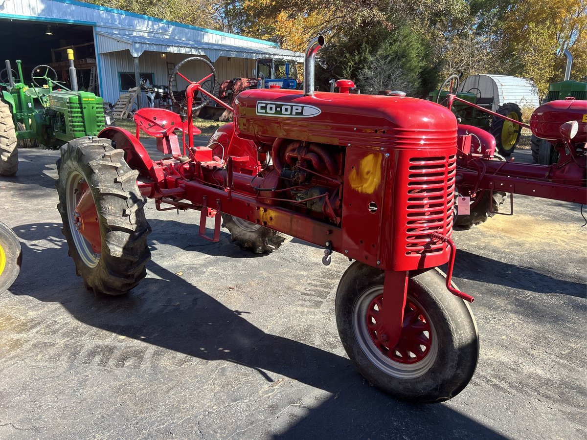 MachineryPete's tweet photo. Gene Hargis Absolute Online Antique Estate Auction Tuesday (Dec. 17) in Willow Hill, IL by @SchmidAuction. No Buyer Premiums. Nearly 800 Lots. Antique tractors, hit and miss engines, vintage plows and implements. Sale info/bidding: https://t.co/FcDQtg3pKE https://t.co/BSuE6FwiO1
