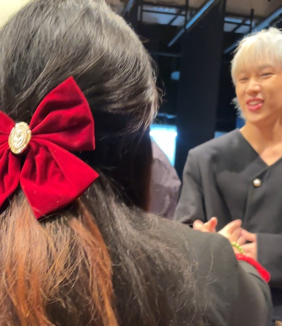 Jackshee7's tweet photo. I told him : You CRY,  I CRY!!! 
He said: So does that mean I smile then you smile???
I said : 💯💯💯💯💯

🥹❤️🫂

Thankyou  for being the reason of my smile 뱀아 
Until next time 🫶🏻

#BAMESISFANSIGNINMUMBAI
#BamBam #뱀뱀 https://t.co/49MhPVYIMe