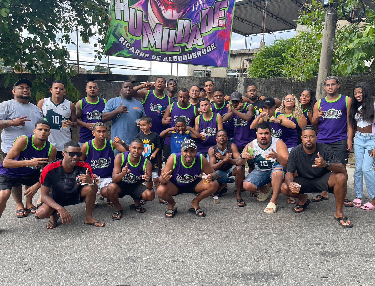 HumildadeRicar1's tweet photo. Equipe reunida, reunião produtiva amostra da fantasia completa e vários papos de melhoria, acho que vai da pra curtir o carnaval ✅💪🏾✌🏾 https://t.co/ZCzDTTFW7O