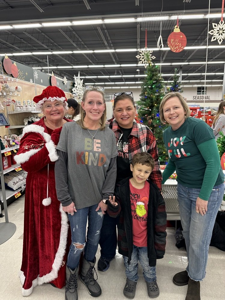 kivy0129's tweet photo. What a fun filled week we had last week: holiday letters were mailed, shopping with our local hero's, PTO Santa Sale, and cheering on the middle school Robotics team at State. We also kicked off our EAK (early alphabet knowledge) program! https://t.co/g6hIuvqiTr