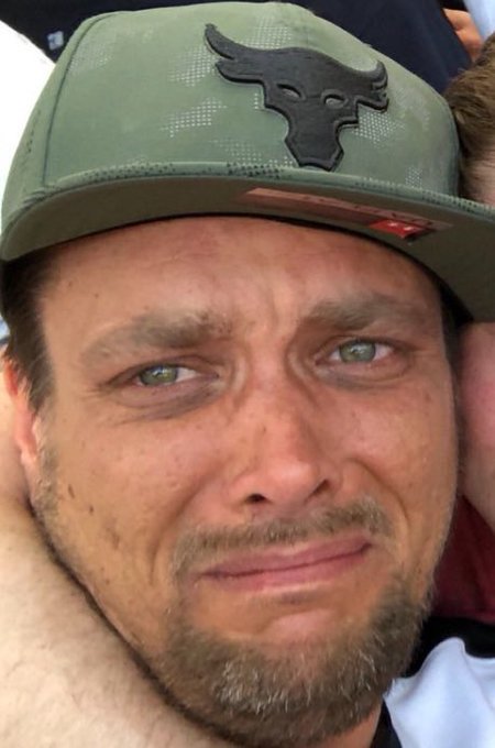 Optihuber's tweet photo. Aber stabiles Bullen Cap vom #BastiRed 
Grüße und trotzdem ein frohes Fest, an die die bei 1:1 "Auswärtssieg, Auswärtssieg" rufen.
Aber über Mahtematik bzw. Bildung will ich mich gar nicht mehr so sehr auslassen.
#RBLsge https://t.co/QwBOkL7LBA