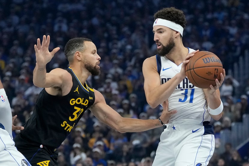 MyssBLynn's tweet photo. I'm so ready! Been working hard all day. My house is clean &amp; smells good, making some stew, Christmas cookies,  decorating the 🎄 &amp; watching my favs tonight! Doesn't get much better! Let's go 31!  #klaynation #Mavs #Warriors  🫶🎄🏀🍪 https://t.co/c1Iv5Isy8F
