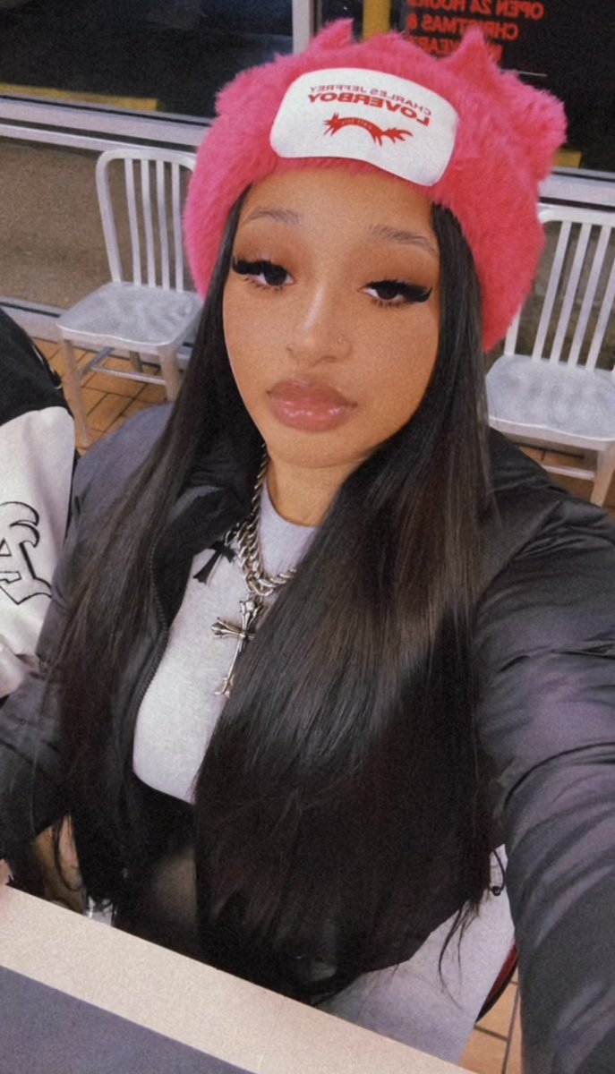 aliyamatae's tweet photo. just a chill girl 💕 https://t.co/hp66gMyGy6
