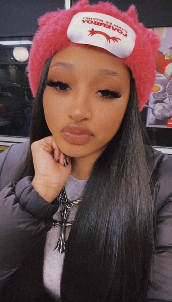 aliyamatae's tweet photo. just a chill girl 💕 https://t.co/hp66gMyGy6