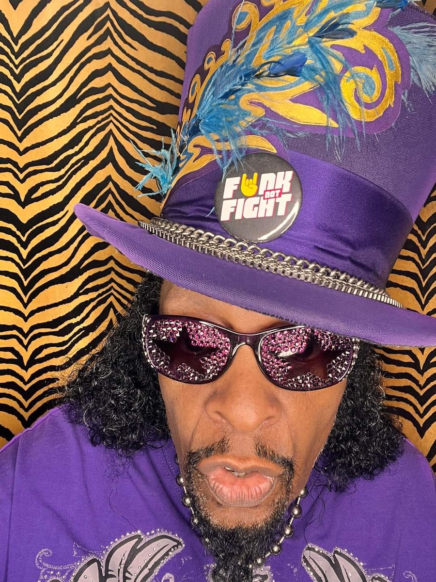 Bootsy_Collins's tweet photo. Groovin' on a Sunday afternoon!💃🕺Use this time, to re-energize!🫡 Bootsy baby!!!🤩 #FunkNotFight #MusicSavedmyLife https://t.co/qv8wyFJPdS