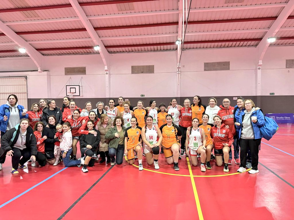 + Q Veteranas (@masqueveteranas) on Twitter photo Buen ambiente de baloncesto femenino en #SanRoque
Agradecidas al club <a href="/CDCenturias/">CD CENTURIAS</a> por la invitación al Torneo de Navidad ❤️🏀🖤
Una experiencia deportiva en la que nos llevamos sobre todo el haber conocido otros equipos! Buen ambiente de baloncesto femenino en #SanRoque
Agradecidas al club <a href="/CDCenturias/">CD CENTURIAS</a> por la invitación al Torneo de Navidad ❤️🏀🖤
Una experiencia deportiva en la que nos llevamos sobre todo el haber conocido otros equipos!