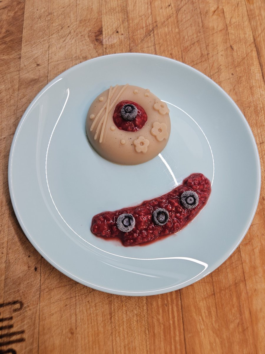 М, м? Кириле декорира.