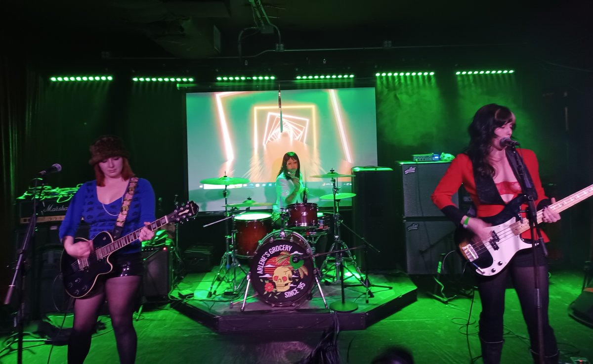 AdamsWorldBlog's tweet image. More scenes from last night at @ArlenesGrocery

* Opera (great band, impossible to Google)

* Tits Dick Ass (yes, that’s their name)

* @DIgamY

* SantaCon madness