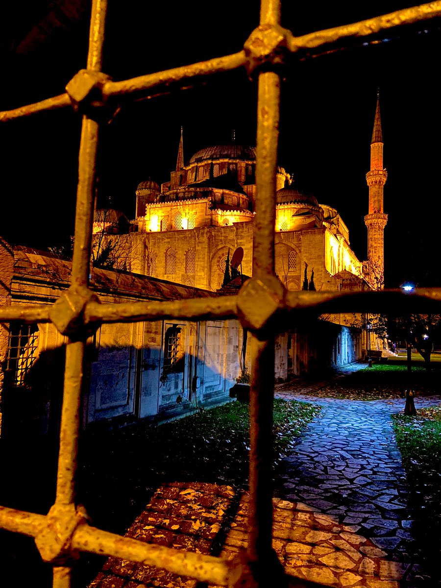 Seni bekleyen müjdenin ne olduğunu bilemezsin. Duaya devam et..