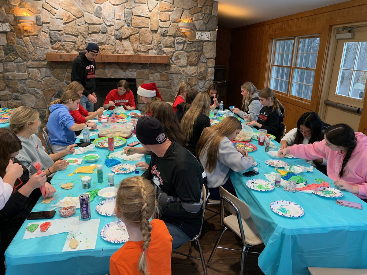 chs_ladytoppers's tweet photo. Today was our yearly cookie baking day. The girls decorated and delivered dozens of cookies to various Chardon community members with the goal of spreading holiday cheer and expressing our gratitude for their support! #strongertogether https://t.co/lLNcV3CkLQ