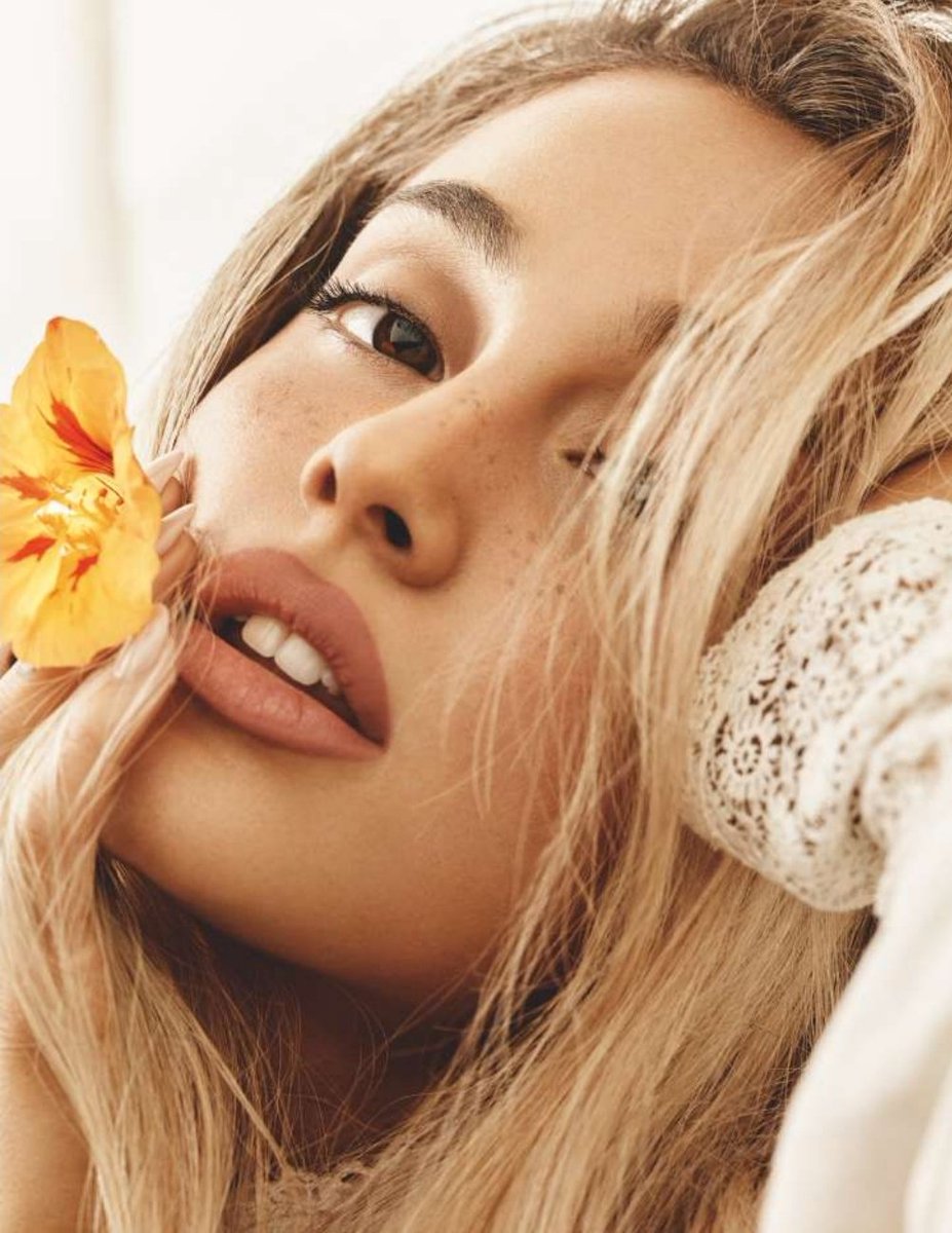 dieforyous's tweet photo. ariana's british vogue 2018 photoshoot was something else. this blondiana is top tier. https://t.co/uXJJdekdfl