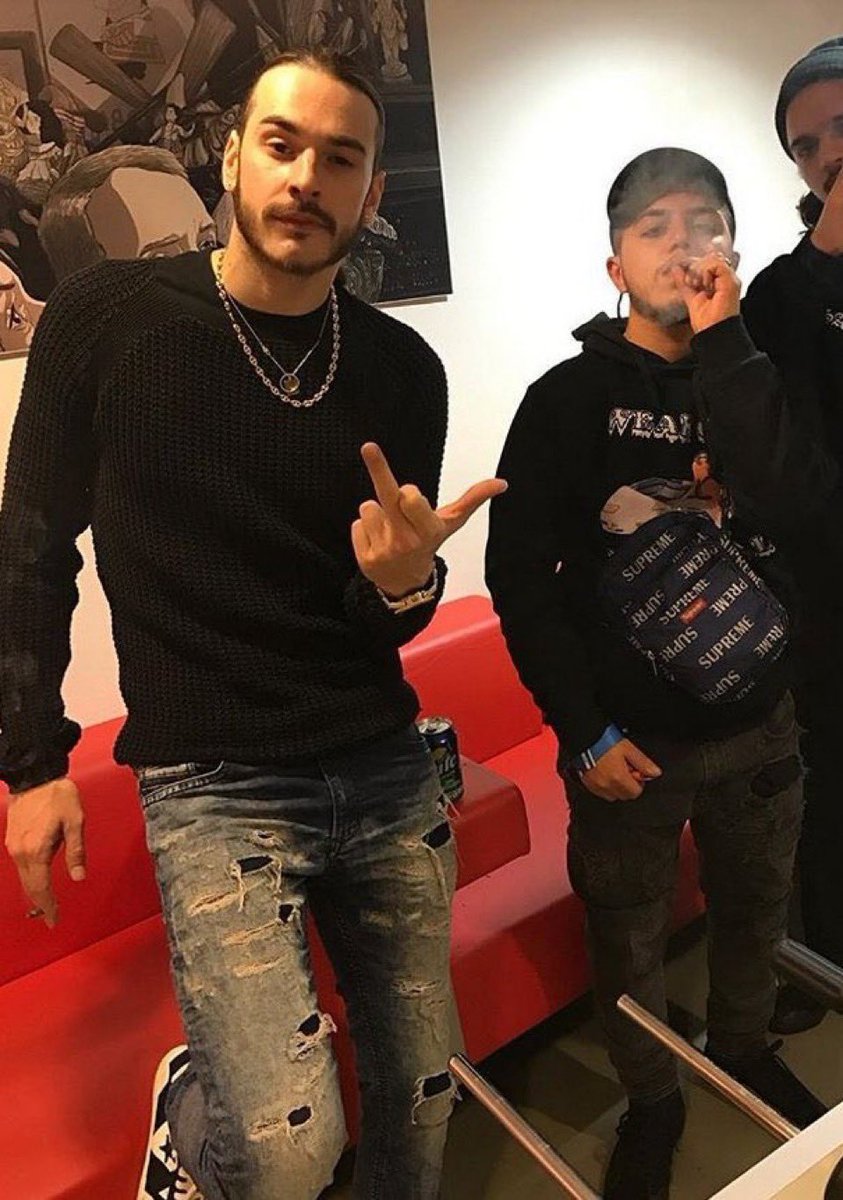 julie ☆ tweet media