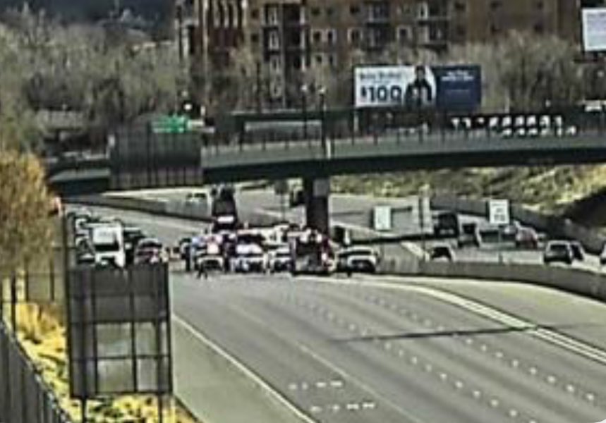 SLCScanner's tweet photo. #Breaking #Layton I-15 MM-331 NB. #UHP #EMS on scene of a crash with possible ejections. Requesting additional ambulances. #Airmed just landed at the scene moments ago. All of NB traffic is at a stop. Stby for updates. https://t.co/vrzKIXyW3R