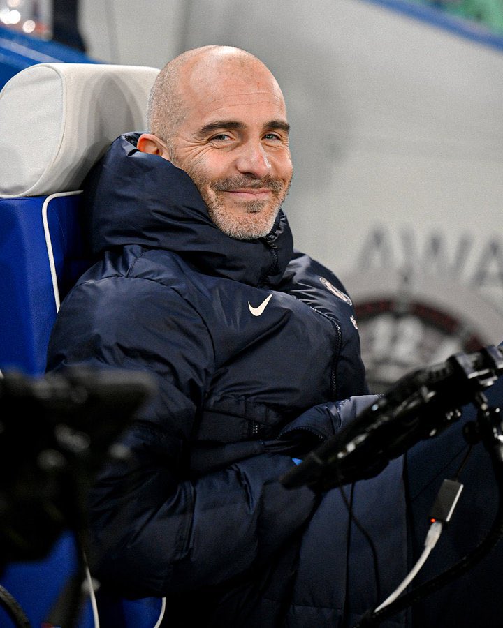 MrOnile_'s tweet image. TITLE RACE HEATS UP! 
Chelsea close the gap to just TWO POINTS behind Liverpool! 

The Blues are breathing down the Reds' necks!

#onilekickoff  #PLTitleRace #CFC