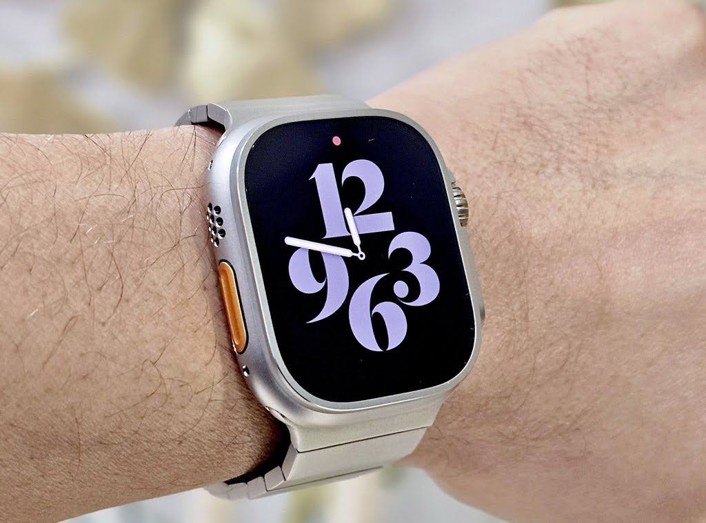 smartechdaily's tweet image. أحن إلى ساعة #AppleWatchUltra2، لا لشيء سوى لميزة Haptic Feedback و جودة الهزاز أثناء استقبال الإشعارات 😔
