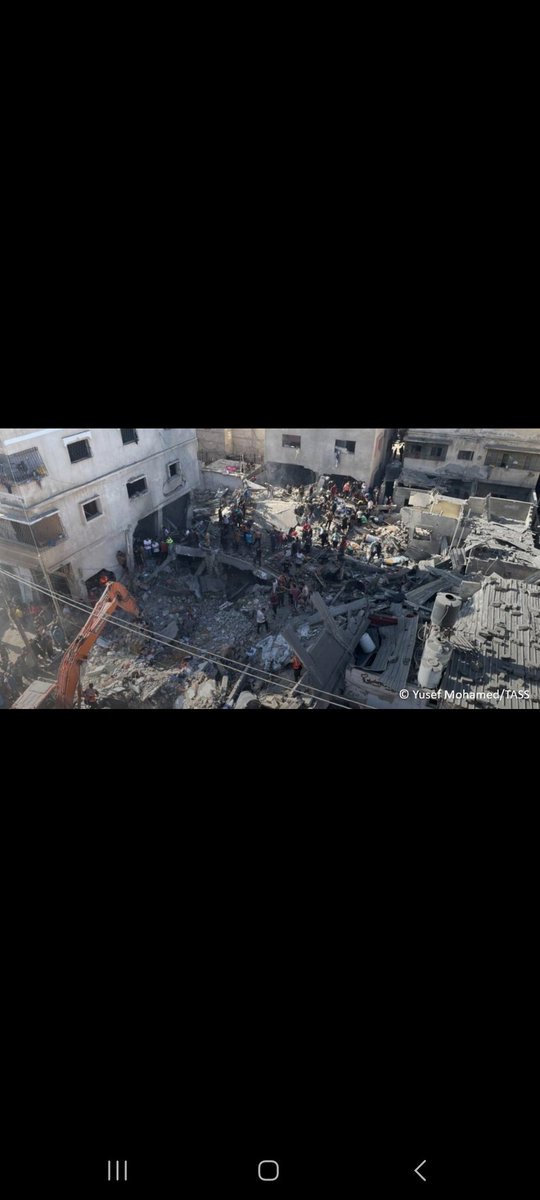 Este 13 de diciembre la aviación israelí bombardeó campo de refugiados de Nuseirat. 
Asesinaron a 33 personas y otras 84 se encuentran desaparecidas. 
Es que no se para este genocidio demencial.
Seguimos permitiendo que la UE no imponga sanciones a Israel.