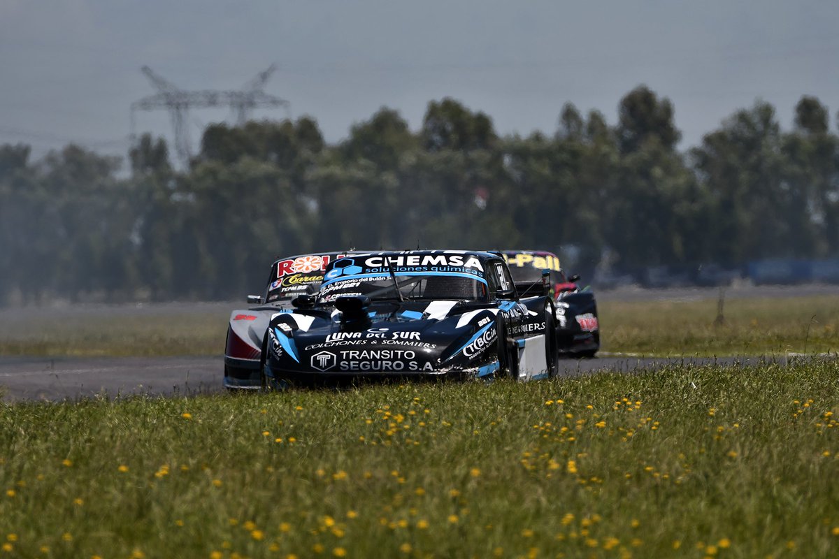 Se terminó nuestro año de TC Pista Mouras 🏁

Cerramos con un P13 de Mauro, avanzando con un gran ritmo de la Chevy. Esteban venía peleando para estar dentro de los diez primeros y por esquivar un golpe delante de el, se terminó perjudicando y no pudo terminar la final.