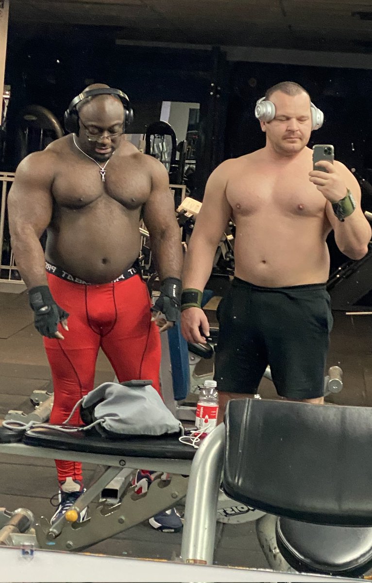 joshflexing255's tweet photo. Fav #fitcouple
#gymrats
#buffcouple
#buffdudes
W / @PlexxXL https://t.co/rUpQX23K4B