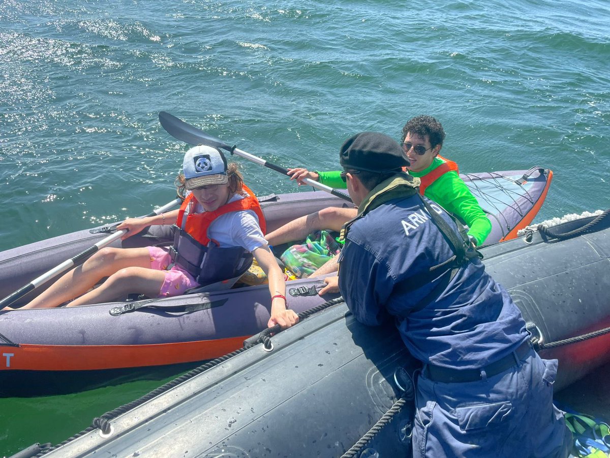 Armada_IVZN's tweet photo. Esta tarde a través de la LSG “Antofagasta”, la autoridad marítima realizó el exitoso rescate de dos kayaquistas que se encontraban a la deriva en playa “Llacolén” debido a las fuertes corrientes del sector.

@Armada_Chile 
@DGTM_Chile https://t.co/p28VUjfzLL