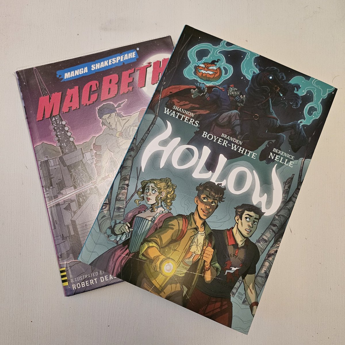SabrinaAccalai's tweet photo. 2 more for @graphicsathon. Fun and spooky Hollow by @shanito 💖 Was hoping this version of Macbeth would be easier to understand, but not to me! https://t.co/8OZYWtBlju