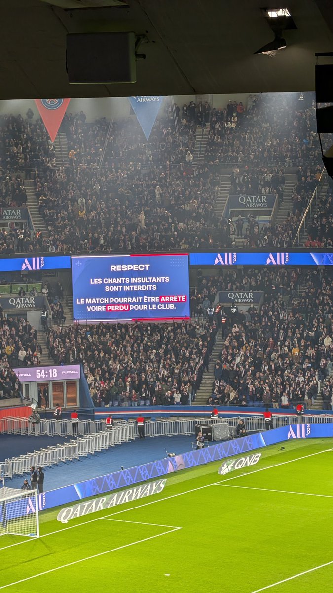 Il faut donc croire que les délégués de la <a href="/LFPfr/">Ligue de Football Professionnel</a> n’entendent les chants homophobes qu’au Parc des Princes… Partout ailleurs l’impunité totale. Encore hier les supporters de l’<a href="/OM_Officiel/">Olympique de Marseille</a> ont scandés « il faut tuer ces p*dés de lillois » sans aucune intervention. 
Chaque week