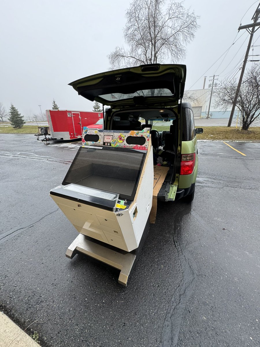 legacy_dave's tweet image. The Honda Element can transport a (disassembled) Chunithm cabinet!