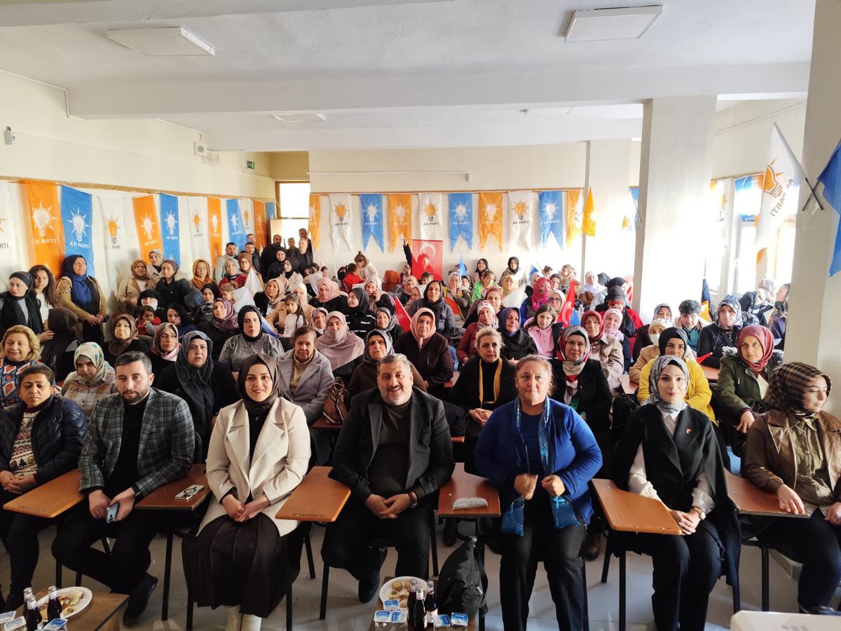 Akkadindiyarbkr's tweet photo. 📌Silvan 
Silvan 7. Olağan Kadın Kolları Kongremizi coşkulu bir şekilde gerçekleştirdik. 
Yeniden güven tazeleyen Sn. Esra Karadaş başkanımızı tebrik ediyoruz.Hep birlikte, büyük bir azimle yola devam edeceğiz.
Umudun,İcraatın,Geleceğin Adı AK Parti!
@mervenurseyit https://t.co/7epFfMjNmX