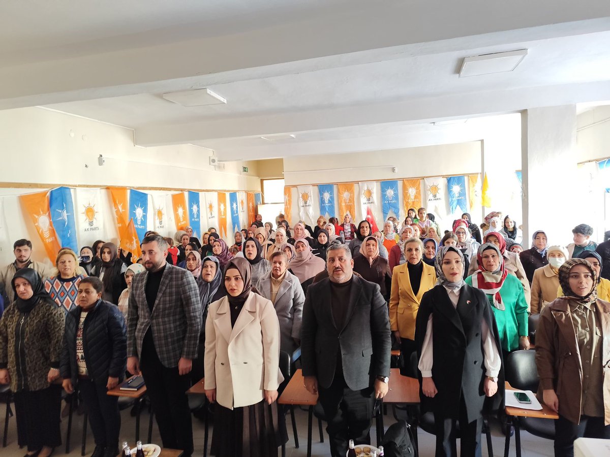 Akkadindiyarbkr's tweet photo. 📌Silvan 
Silvan 7. Olağan Kadın Kolları Kongremizi coşkulu bir şekilde gerçekleştirdik. 
Yeniden güven tazeleyen Sn. Esra Karadaş başkanımızı tebrik ediyoruz.Hep birlikte, büyük bir azimle yola devam edeceğiz.
Umudun,İcraatın,Geleceğin Adı AK Parti!
@mervenurseyit https://t.co/7epFfMjNmX